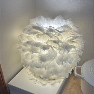 White Feather Lamp